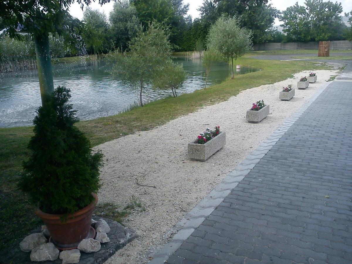 Grante Motel Esztergom Exterior photo